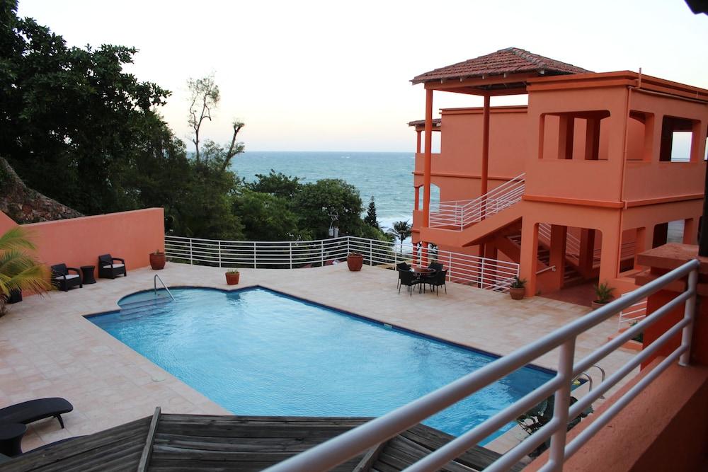 Rival Hotel Cap-Haïtien Buitenkant foto