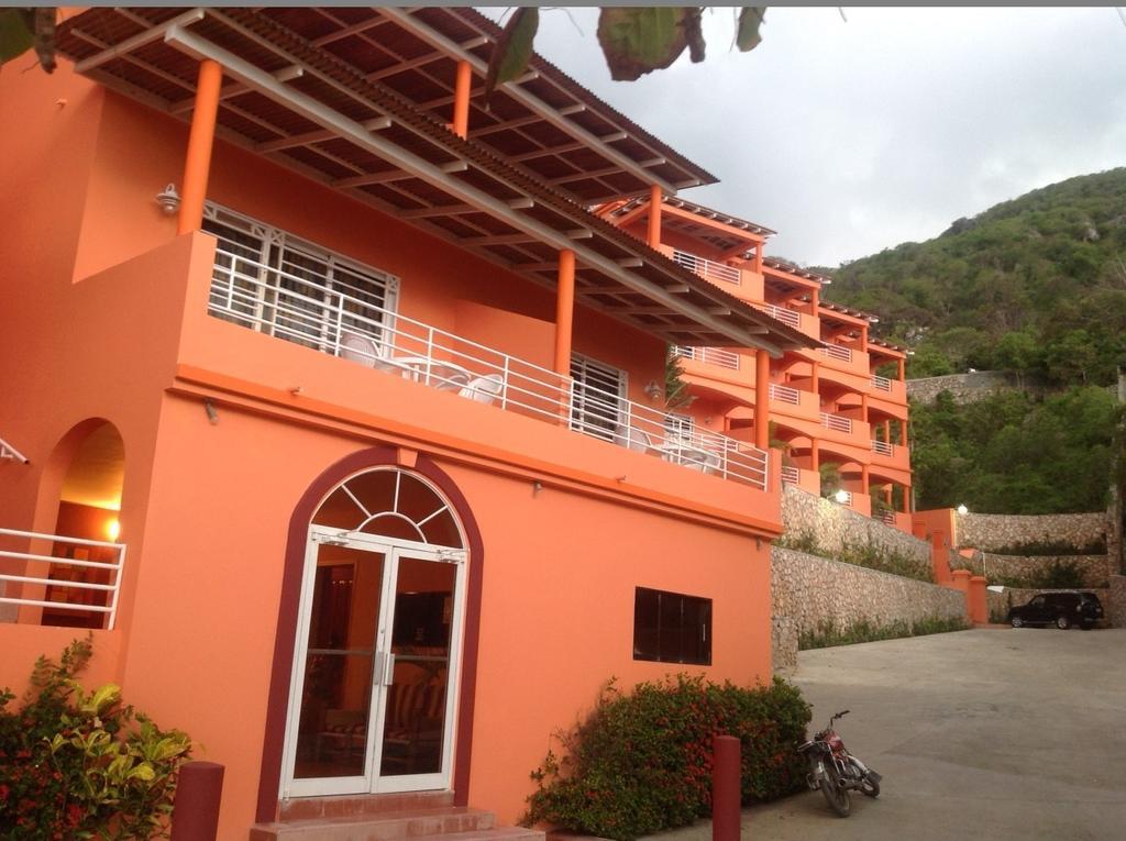 Rival Hotel Cap-Haïtien Buitenkant foto