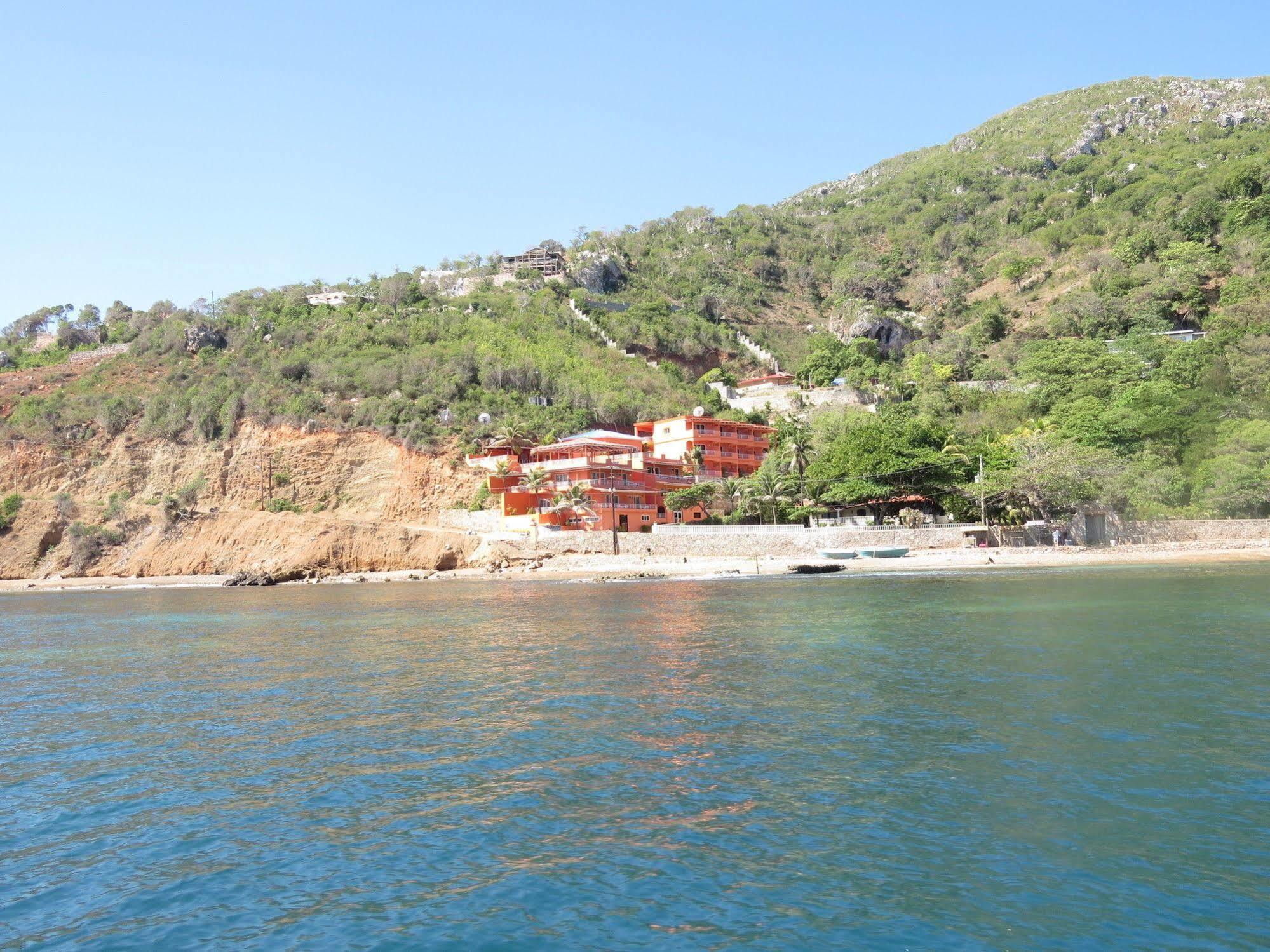 Rival Hotel Cap-Haïtien Buitenkant foto