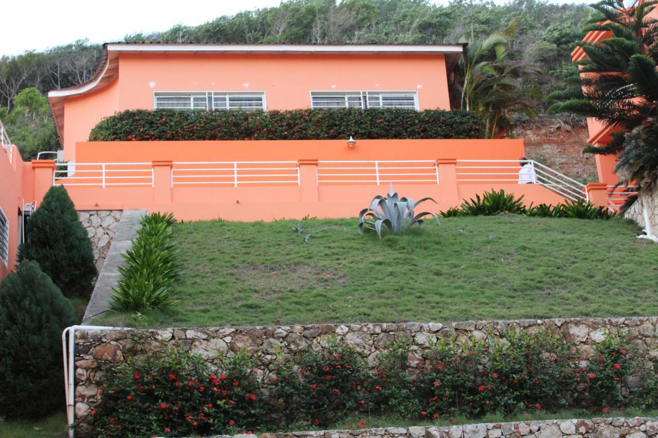 Rival Hotel Cap-Haïtien Buitenkant foto